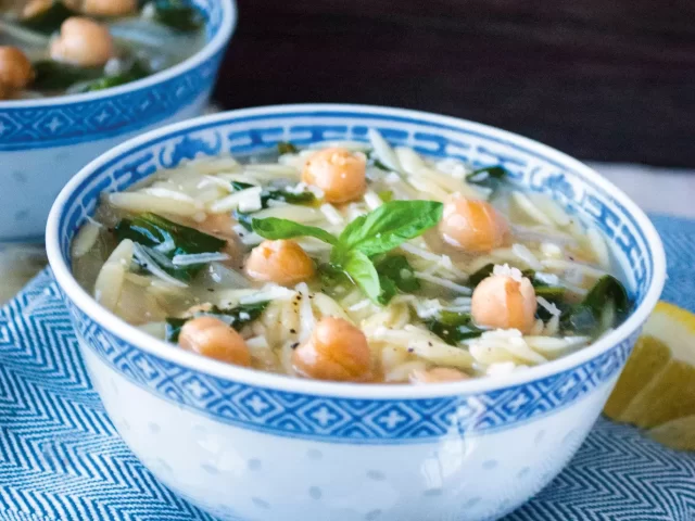 Spinach and Chickpea Soup